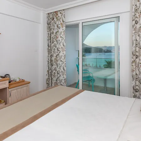 Otel Contess By Faros 3*
